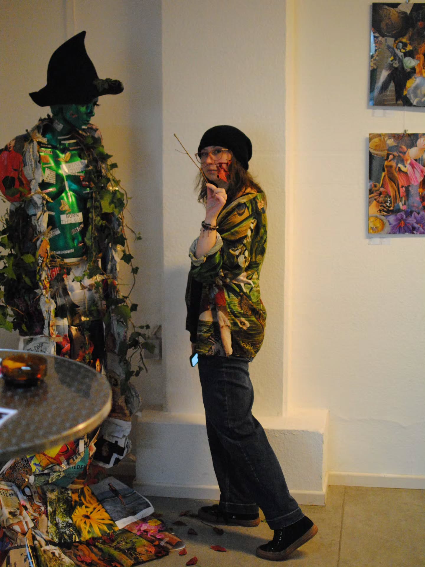 Rita Rozynek in a collage costume beside a costumed figure wearing a witch hat at the Art Sisters – Hex the Patriarchy exhibition at ihmeKULT! in Hannover.